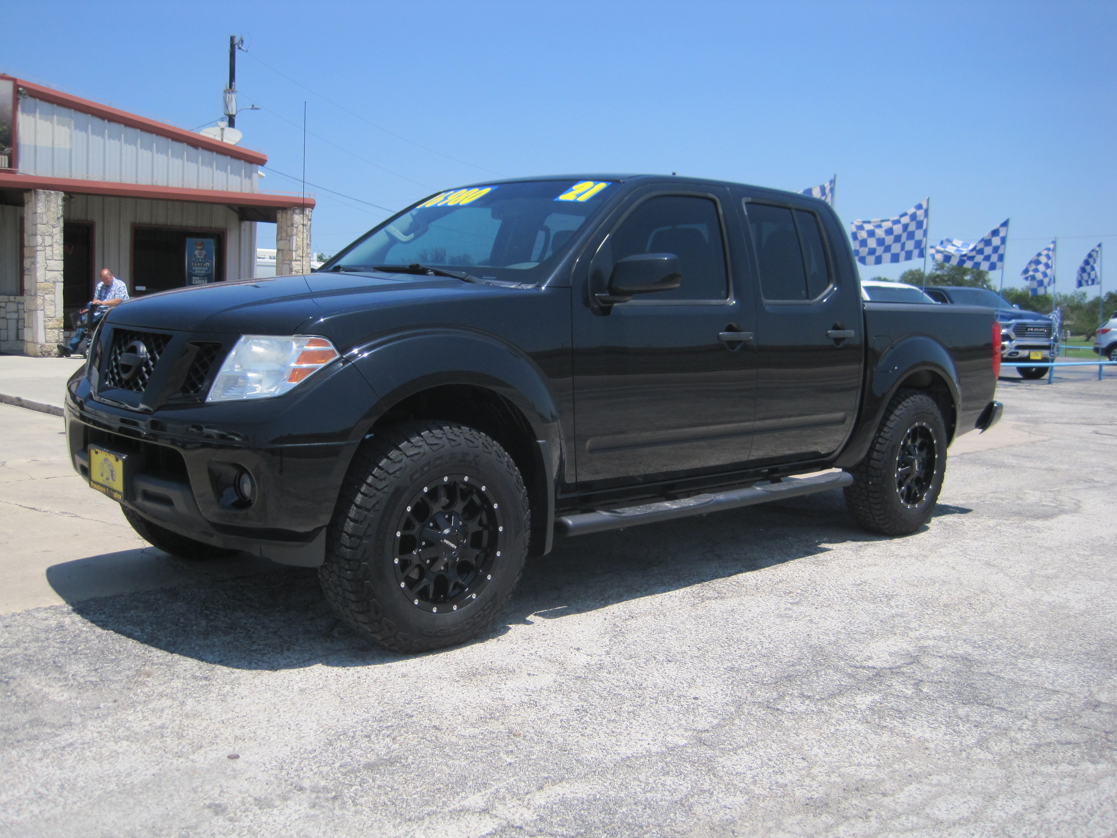 2021 Nissan Frontier Crew Cab*2" Lift/Leveling Kit*2WD*3.8L V-6*Midnight Edition*Bucket Seats*1 Owner*Alloys*All Terrains*Nice!!