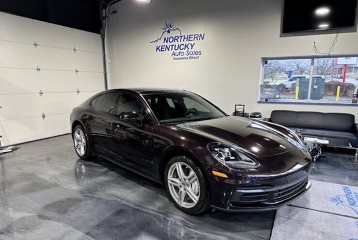 2017 Porsche Panamera Base (2WD), 4 (4WD)