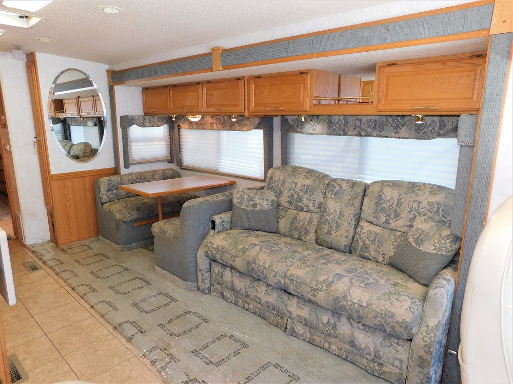 2004 Winnebago Adventurer 33V Harrison RV Land Inc