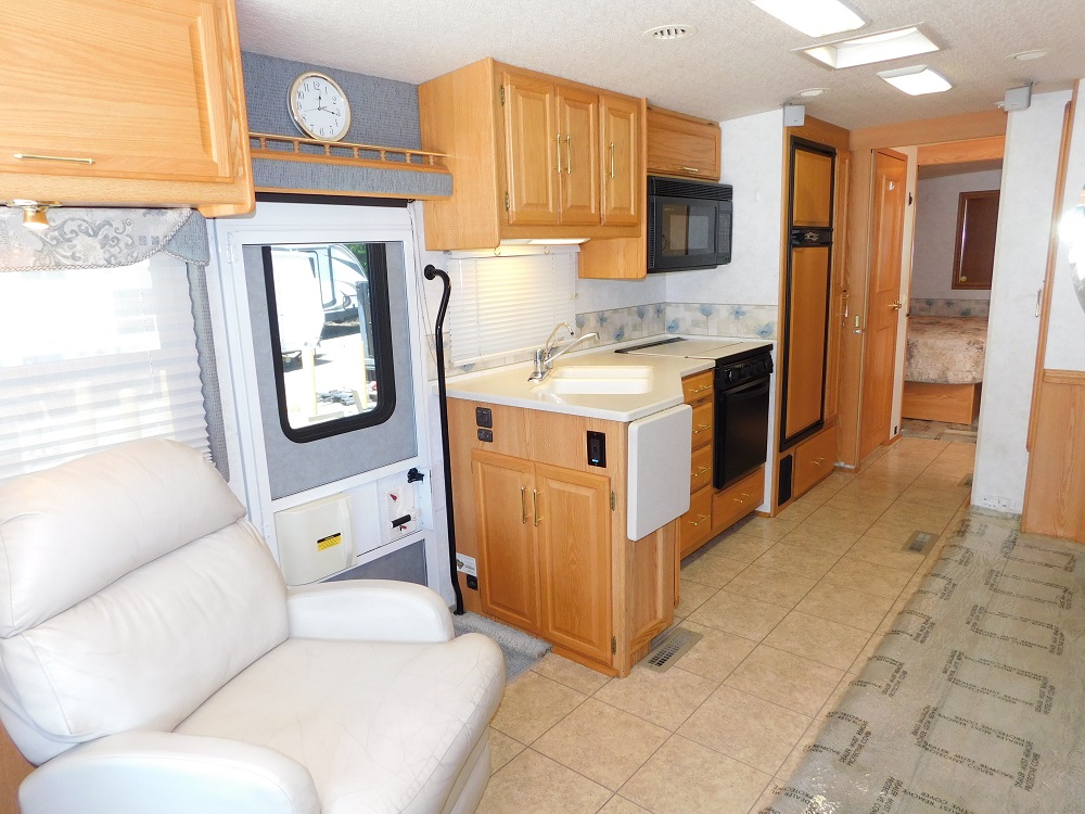 2004 Winnebago Adventurer 33V Harrison RV Land Inc