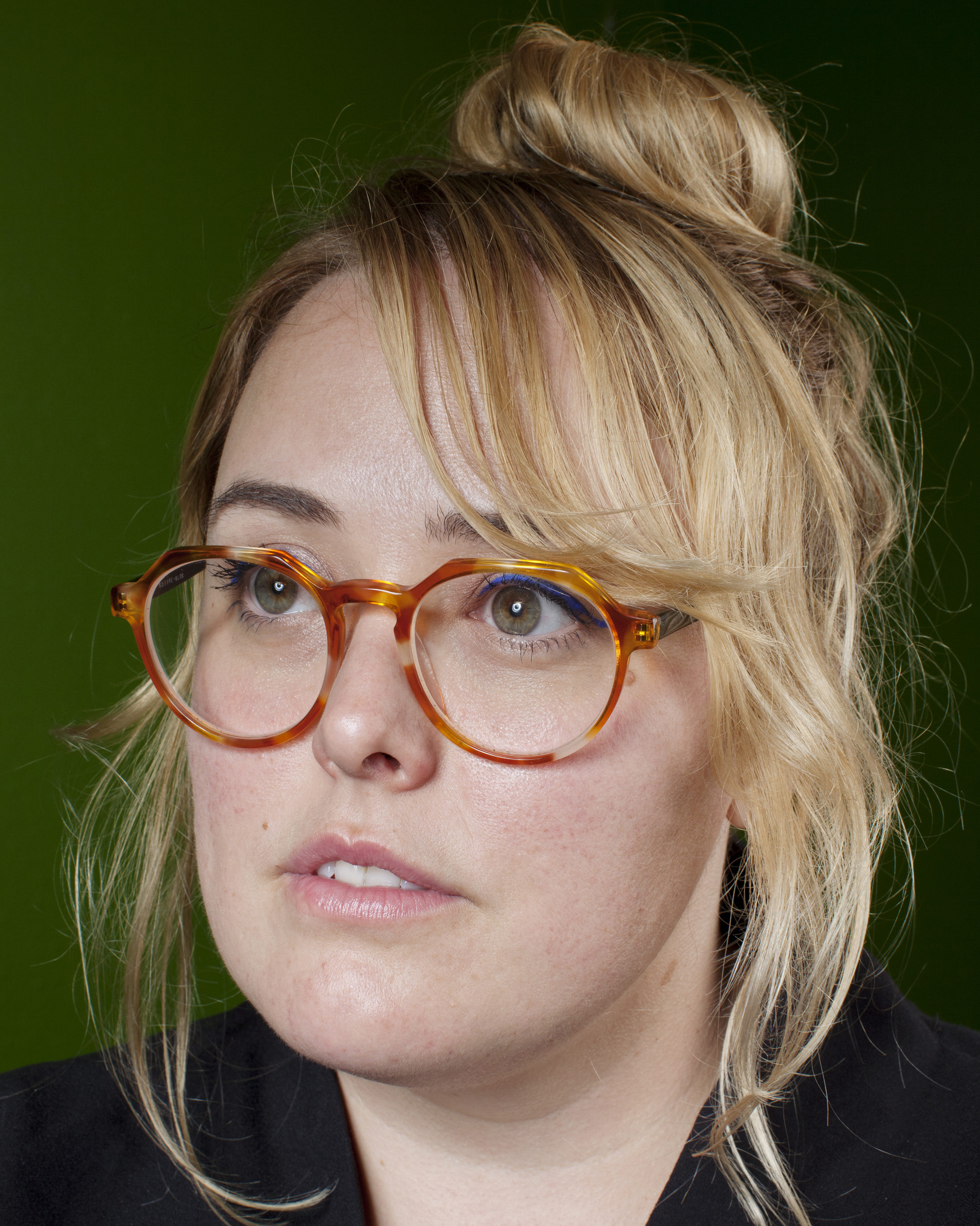 About the Artist - Angel Oloshove