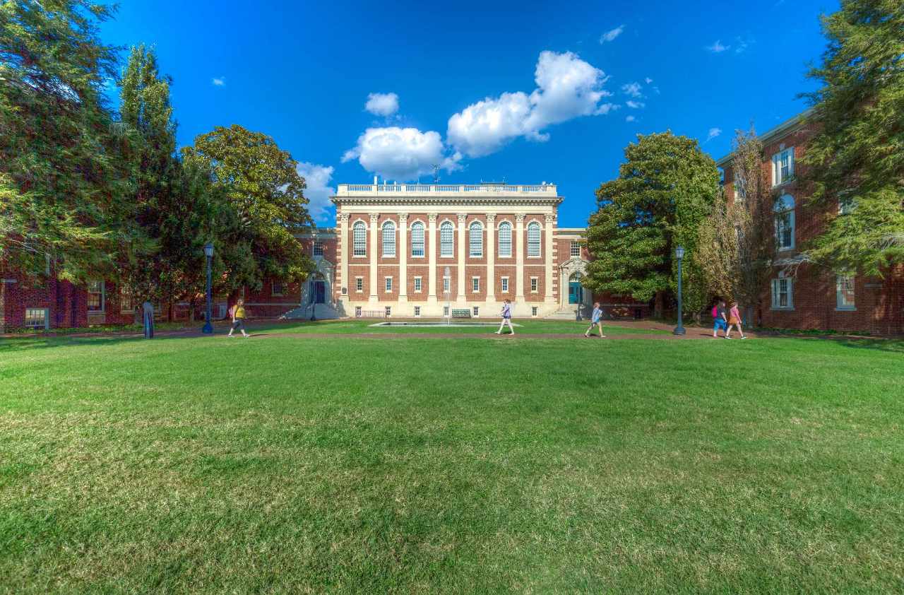 Experience Sweet Briar College in Virtual Reality.