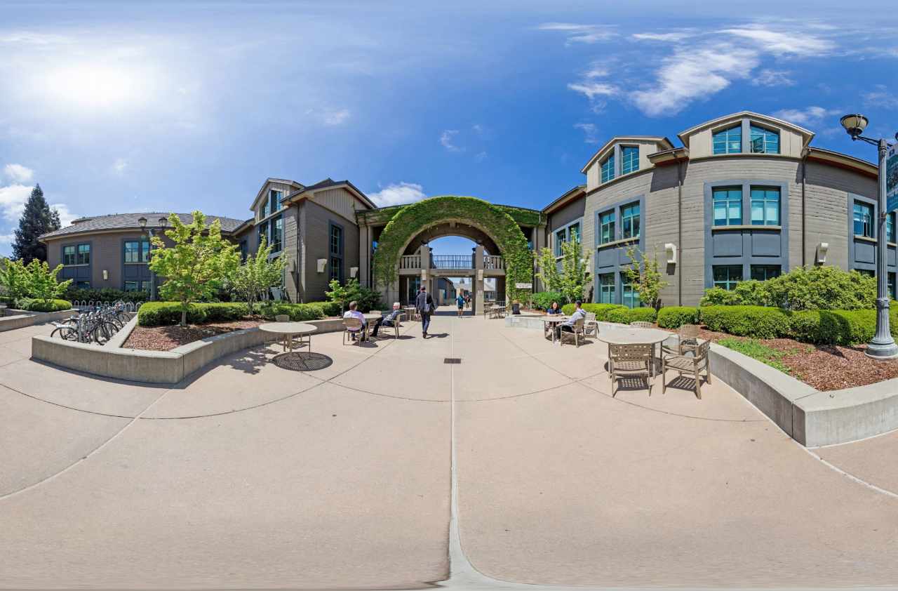 experience-haas-school-of-business-in-virtual-reality