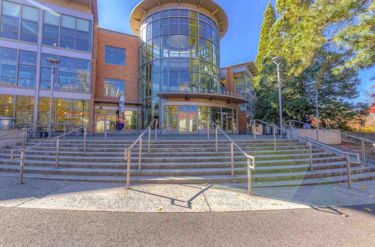 Experience Southern Oregon University in Virtual Reality.