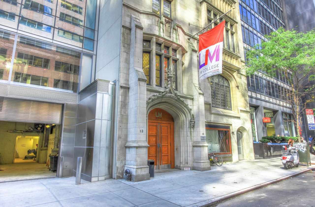 Experience LIM College in Virtual Reality.