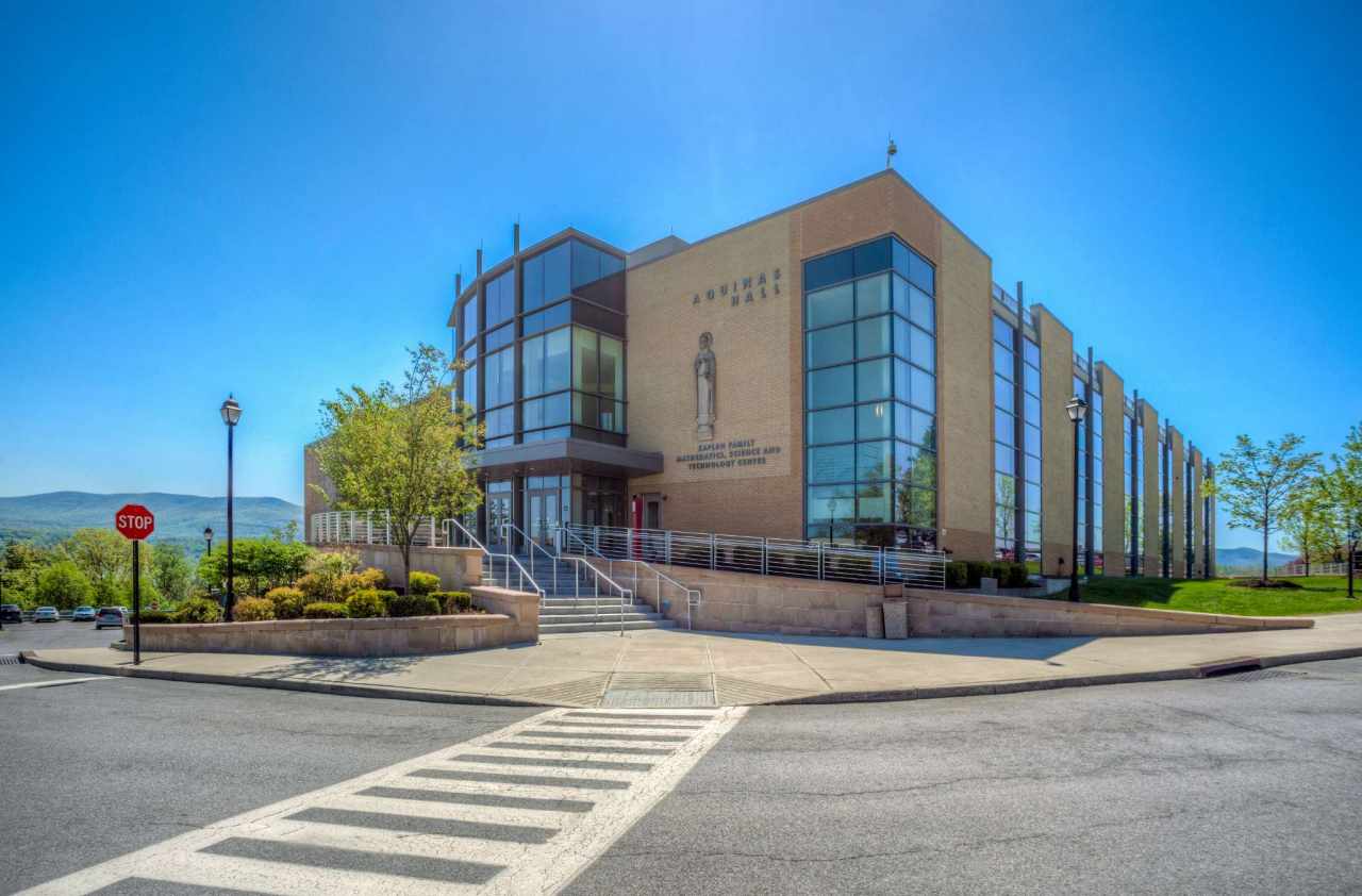 Experience Mount Saint Mary College in Virtual Reality. Press Alt plus